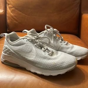 Nike Air Max Motion 833662-010 White Grey Running Shoes